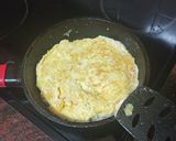 Foto del paso 2 de la receta: Bocadillo de tortilla de papas chips con pavo y salsa de tomate