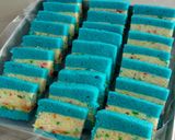 Foto langkah ke 5 dari resep Cake pop ice vanila blue.