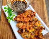 Foto langkah ke 3 dari resep Bakwan Jagung Sambal Petis.