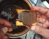 A picture of step 5 of Rio biscuit chocolate cake.