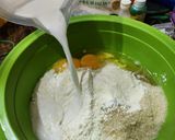 Foto langkah ke 4 dari resep Bolu Kukus Mekar Semangka.
