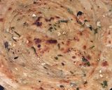 A picture of step 5 of Garlic masala lachha paratha.