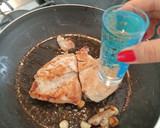Foto del paso 4 de la receta: Pollo al ajo y vino blanco 🐔🧄🥂