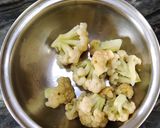 A picture of step 1 of Stir fry gobhi aloo.