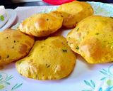 A picture of step 4 of Masala aaloo puri with dhaniya moongfali chutney.