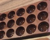 Une image de l'étape 2 de Bonbons en chocolat, chocolat au lait/chocolat blanc, chocolat noir/praliné.