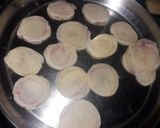 A picture of step 1 of Potato chips pakawri.