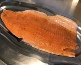 Une image de l'étape 2 de Saumon mariné au citron confit et aneth à la plancha.