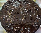 A picture of step 5 of Oreo chocolate cake.