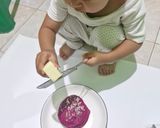 Foto langkah ke 6 dari resep Pancake Buah Naga Keju.