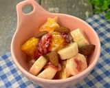 Gambar langkah 3 resipi Buah campur yogurt madu.