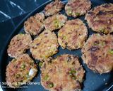 आलू मटर की बेक्ड टिक्की (aloo matar ki baked tikki recipe in Hindi) रेसिपी चरण 5 फोटो