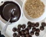 વોલનટ ચોકલેટ બોલ્સ વિથ કસ્ટર્ડ પુડિંગ (Walnut Chocolate Balls Custard Pudding Recipe In Gujarati) રેસીપી સ્ટેપ2ફોટો