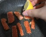 Foto langkah ke 3 dari resep Pan Seared Salmon, Sourdough Bread & Green Salad.
