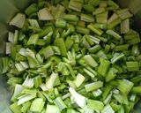 Zeller- és petrezselyemlevél pesto recept fázis 2 fotója