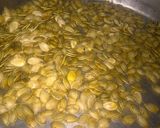 Foto del paso 5 de la receta: Semillas de auyama tostadas