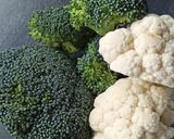 Une image de l'étape 1 de Taboulé de brocoli, chou fleur, feta et grenade.