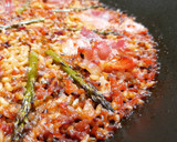 Foto del paso 7 de la receta: Arroz de panceta curada y espárragos