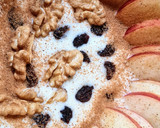Foto del paso 3 de la receta: Smoothie bowl de yogur 🍎 con manzana, pasas, canela y nueces
