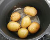 Foto del paso 3 de la receta: Patatas a la mantequilla