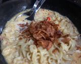 Foto langkah ke 3 dari resep #2. Mi Rebus kuah susu praktis.