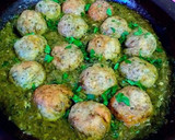 Foto del paso 9 de la receta: Albóndigas de pollo en salsa reducida de calabacines al curry
