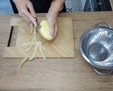 Foto del paso 1 de la receta: Ensalada de patatas, salmón y aguacate