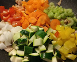 Foto del paso 4 de la receta: Pollo con arroz y verduras🌺