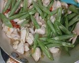 Foto langkah ke 2 dari resep Tumis Buncis Ayam saos tiram.