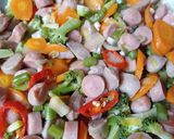 Foto langkah ke 5 dari resep Sosis, bakso, sayur mentega / capcay mentega.