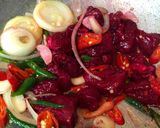Foto langkah ke 2 dari resep Daging masak merah.