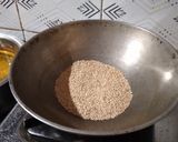 गुड़ आटे की चक्की(Gud aate ki chikki recipe in Hindi) रेसिपी चरण 2 फोटो