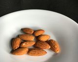 Foto langkah ke 1 dari resep Jus Coklat kurma almond.