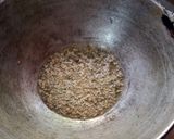 A picture of step 2 of Khatti methi chutney.