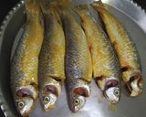 A picture of step 1 of Parshe Fish curry.