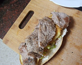 Foto del paso 5 de la receta: Bocadillo de solomillo con tortilla francesa y ensalada