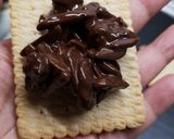 Foto langkah ke 3 dari resep Almond Cranberry Choco Cookies.