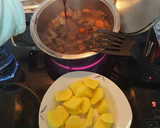 Foto del paso 2 de la receta: Ternera en salsa con patatas