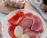 Pas rețetă Cotlet de porc în sos de smântână cu ciuperci 1 fotografie