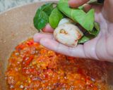 Foto langkah ke 3 dari resep Telur Ikan Kakap Goreng Pedas.
