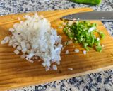 Foto del paso 2 de la receta Arroz negro de calamares en su tinta (conserva)