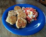 Foto del paso 3 de la receta: Nuggets de pollo caseros con ensalada