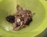 Foto del paso 2 de la receta: Revuelto de surtido de setas con cinco variedades