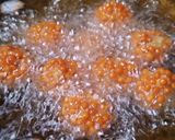 Foto langkah ke 5 dari resep Crispy Bubble Crumb Chicken Ball.