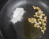 Foto del paso 7 de la receta Merluza de Pincho en Salsa de Azafrán y Pimentón con Patatas Cocidas en Caldo de Verduras