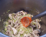 Foto del paso 2 de la receta: Crema de champiñones con salmón ahumado
