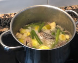 Foto del paso 3 de la receta: Puré o papilla de pescado con verduras para bebés (hecha con caldo de pescado casero)