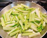 芹菜炒甜不辣的食譜步驟3照片