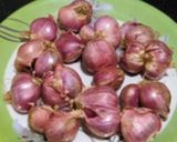 A picture of step 1 of Homemade onion pickle.