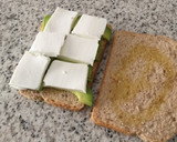 Foto del paso 1 de la receta: Sándwich de aguacate y queso fresco